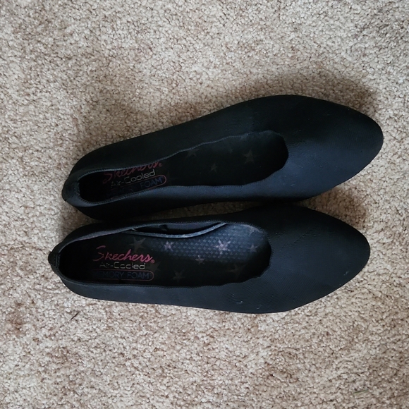 Sketchers air-cooled memory foam shoes - Picture 1 of 4